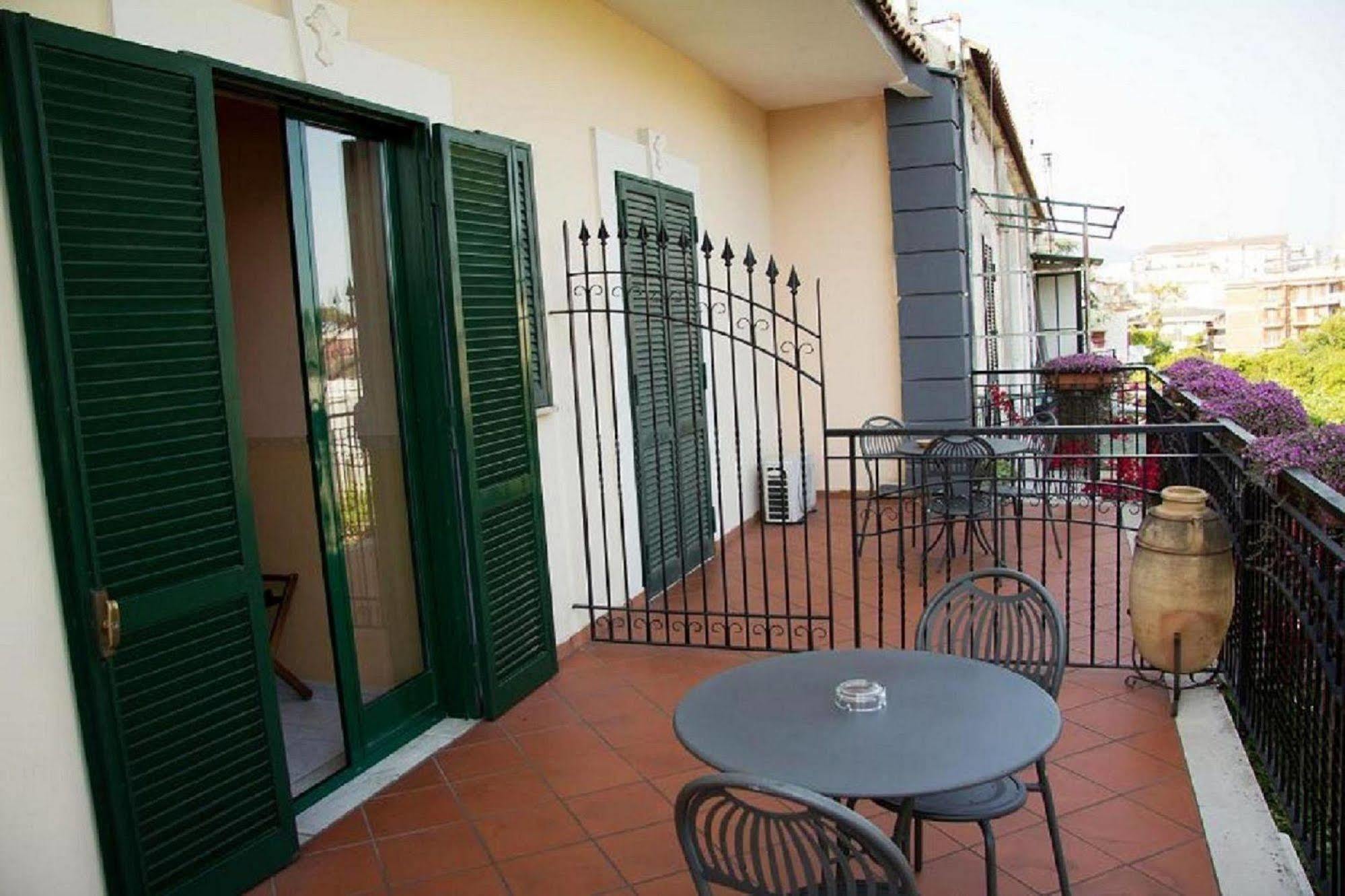 Hotel Degli Amici Πομπηία Εξωτερικό φωτογραφία