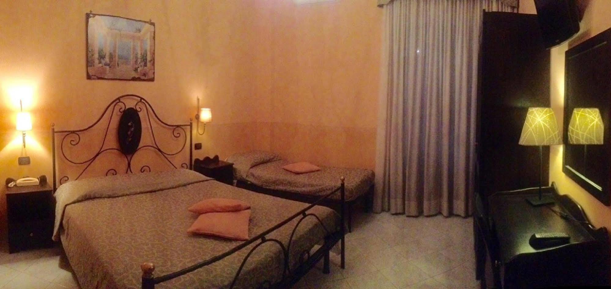 Hotel Degli Amici Πομπηία Εξωτερικό φωτογραφία
